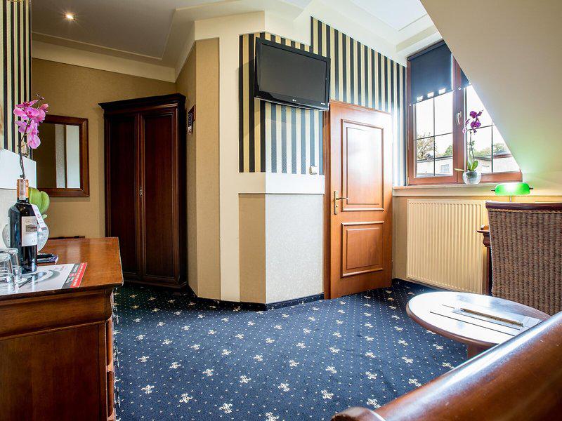 C3C1B14F3B33CC305F8DB27F848B2B4A