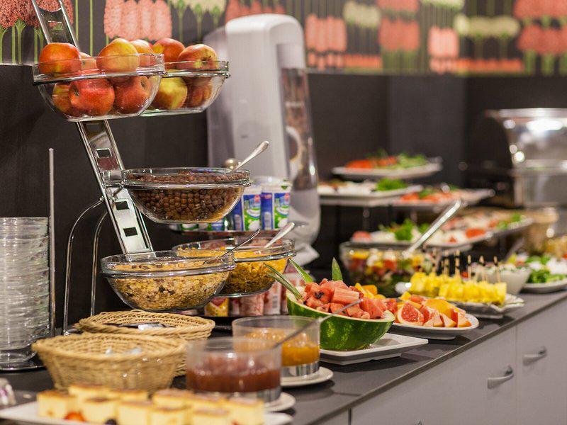 7A806B81E944697E9DE87C45C535DD10