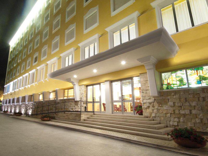 AC5638EC5D240E2725965585EF17FE9F