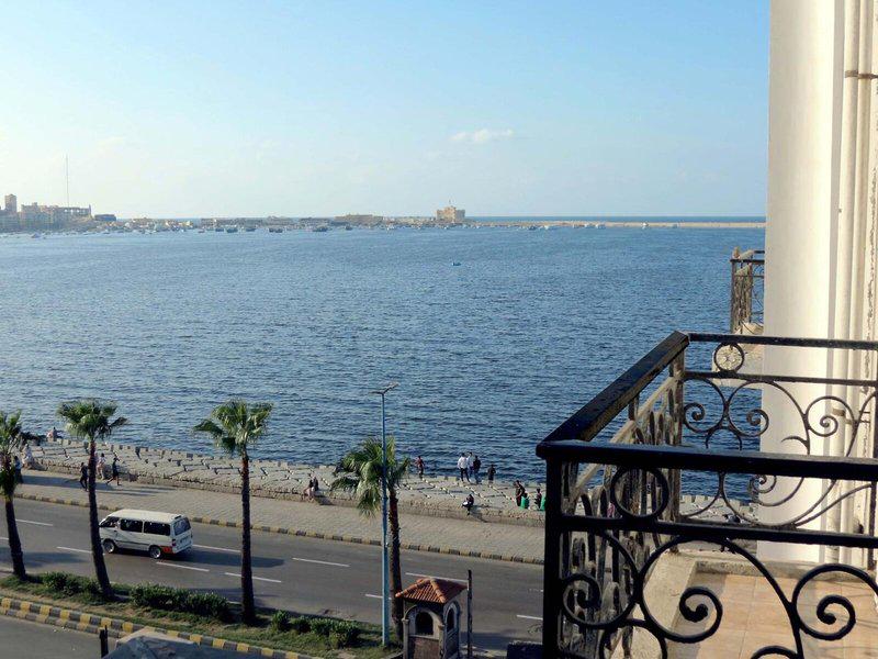 BE52E2334D2A7B9C0F99A768DE3DBE0C