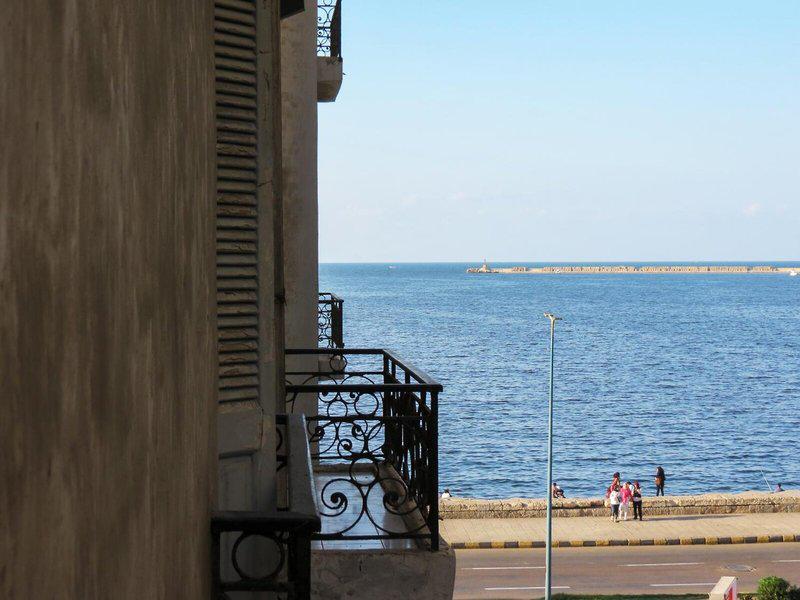 96F30475B0116484F9C4575BB4A106A9