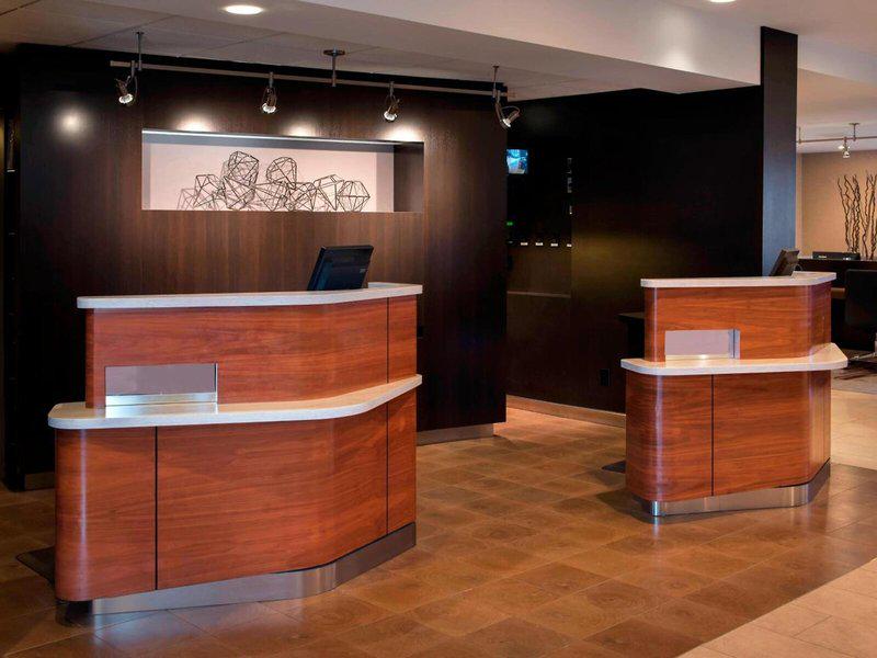 FEE8CCF1B9816121A841B8F395B6F3DA