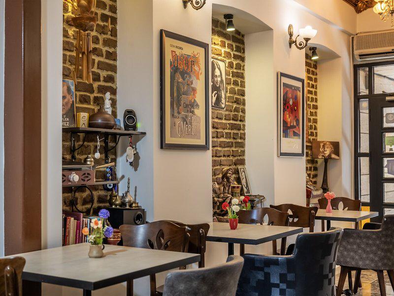 2D99DDCCB3A9BE91162FF7E3DD7D3885