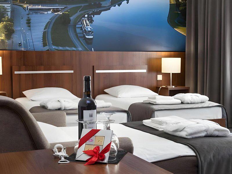 77F6D1C9B8C164EBEDBFFD31FEF6FDAD