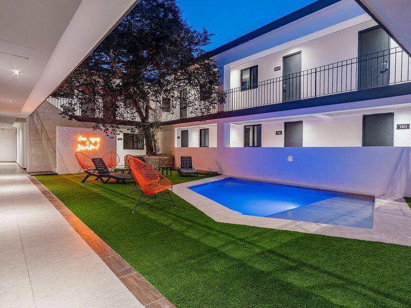 CD5439FF443213D32678384ABE12DAD4