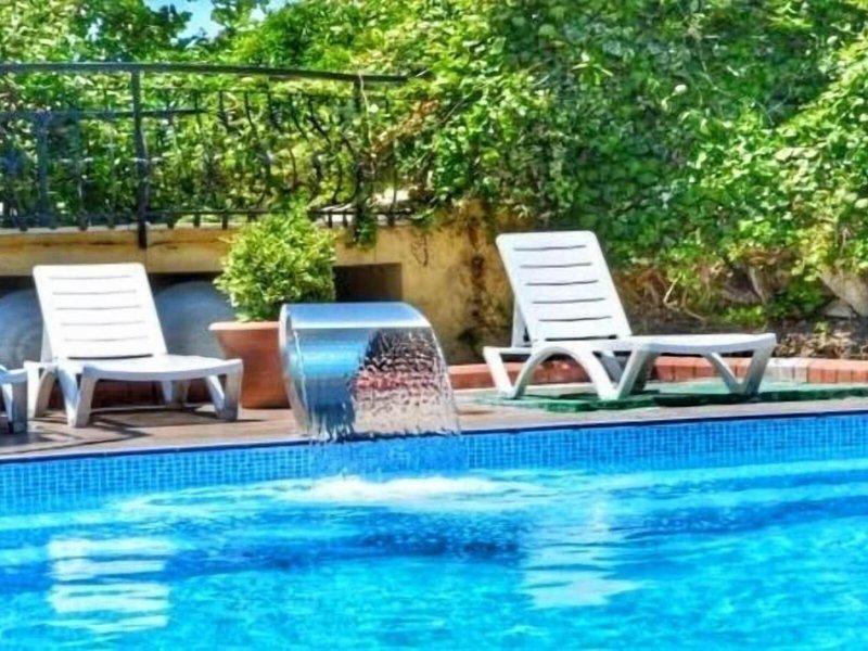 B6DE95F892639A459A98167F8FE67F71