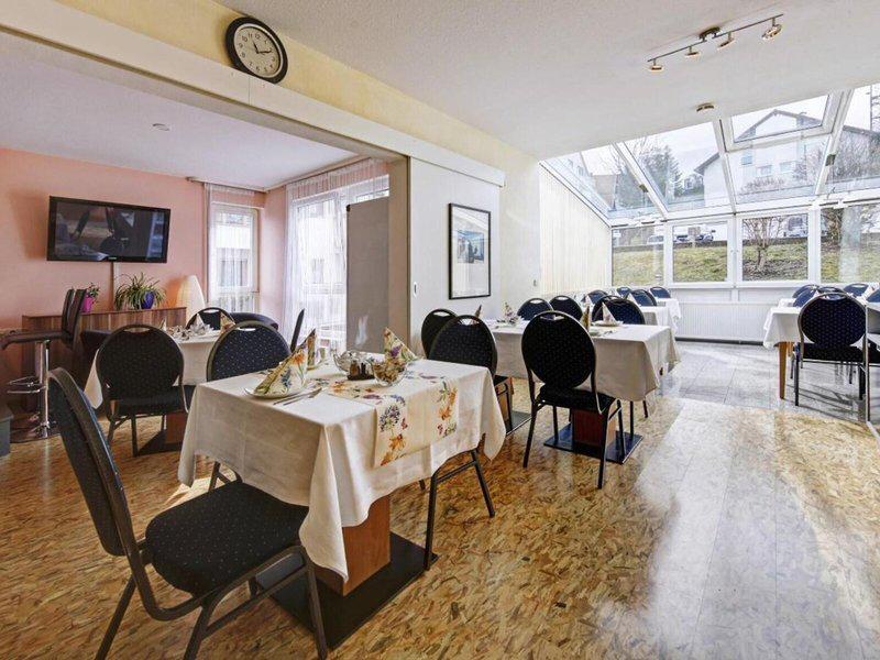 52F7E8FCD9BA3D1AA786FF80AF422835