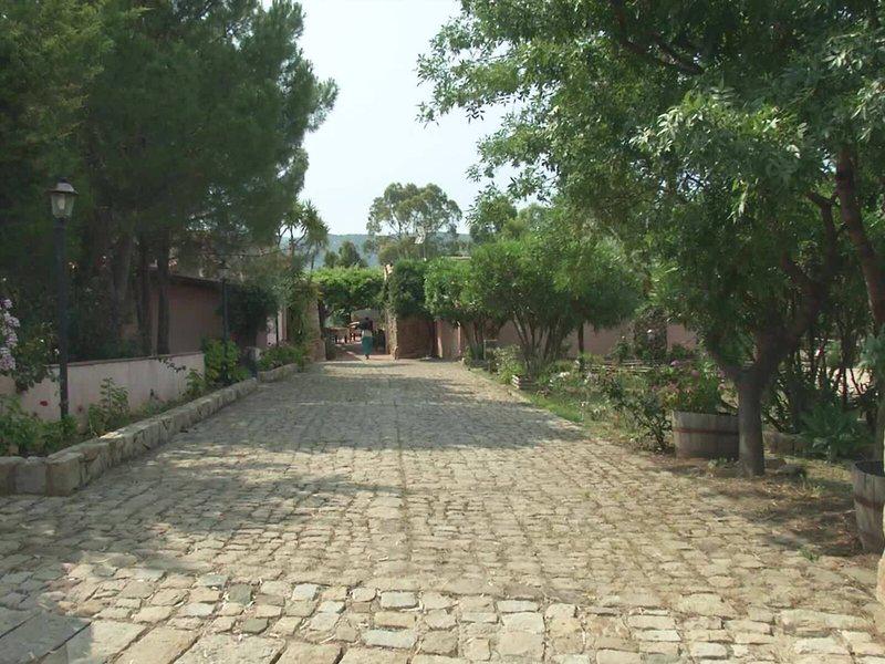 13FC2EE7A7E27D8BC71345BAD5D0E97C