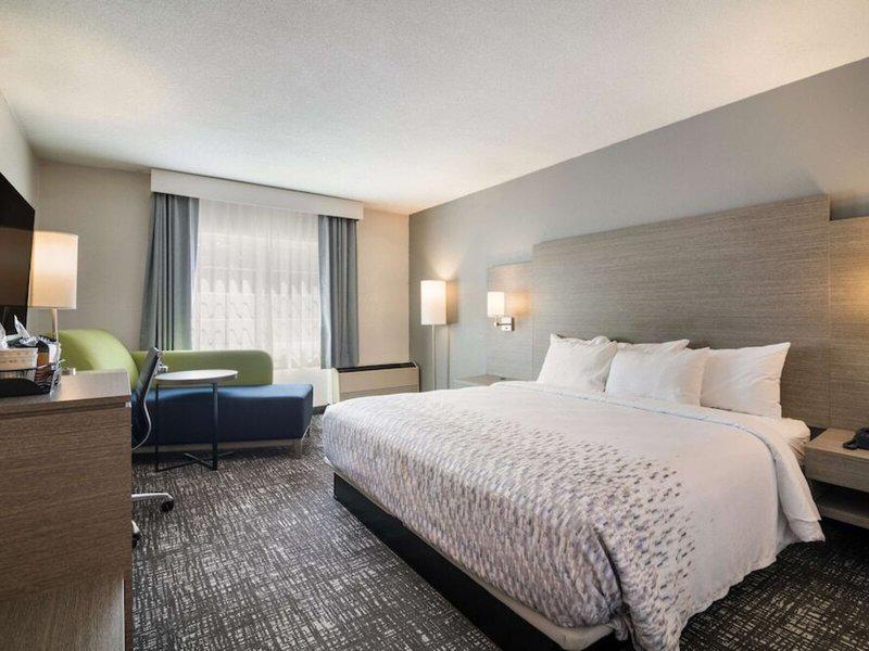 56BAAE26E2395446AB8C3A8833F626FD