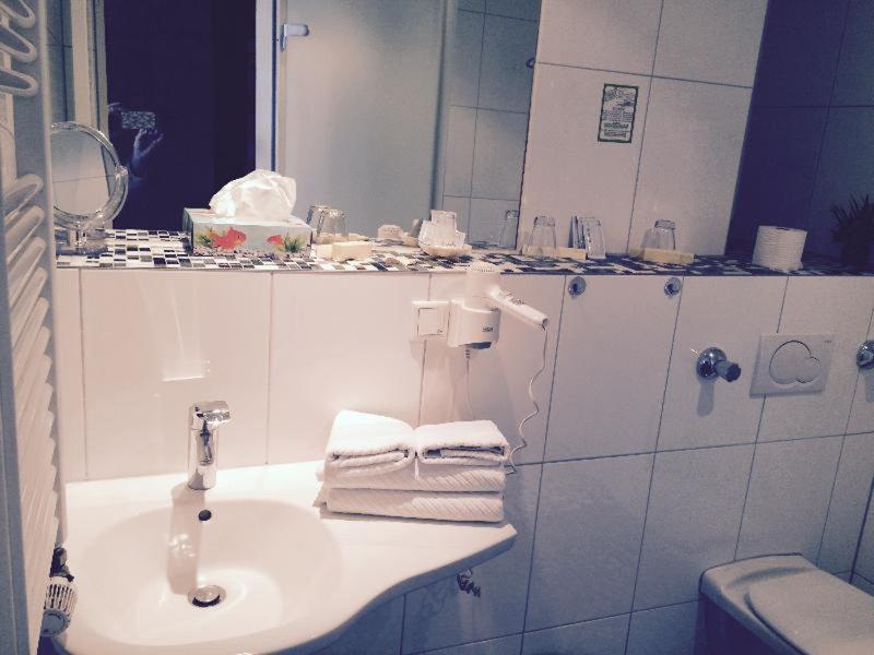 4323AF0B47DB409884085666EC3FB443