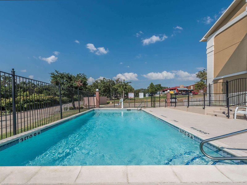 841862EEF6D939F3BA087DE96306B4F1