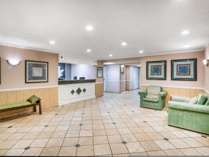 2053F42E045225C389F2A55D9D7C28AB