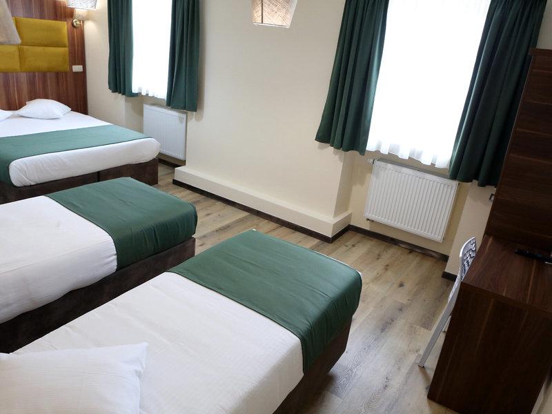 0F563279AF515C3B5597208FFC2F619A