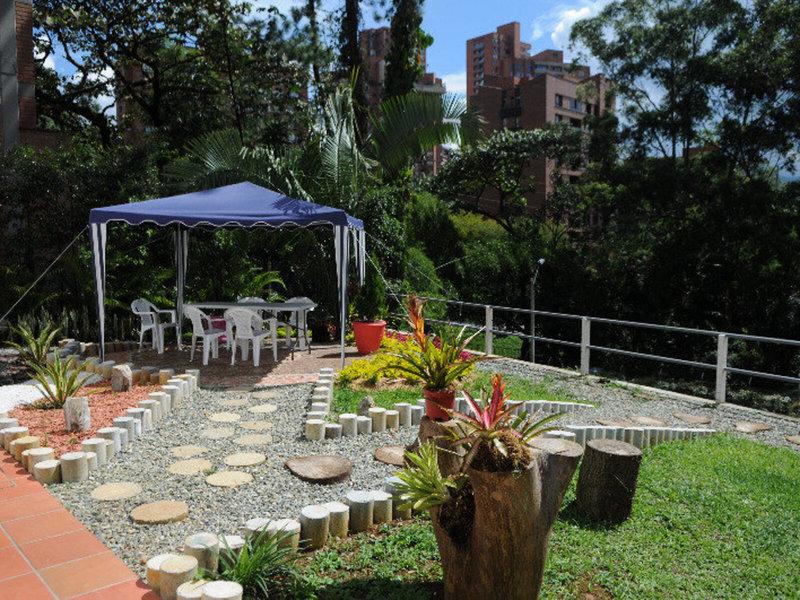 B0200B01A08E4D0881329C893DAF8B64