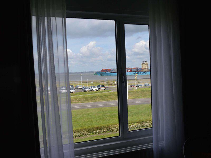 1F1F03D64338E5C9FF53661DAD410041