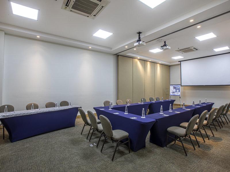 841E9C77F749CACAF4A502CA13F4D940