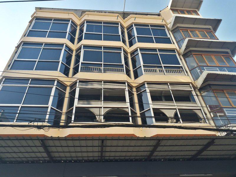 469FE39A9410493EEF8008D6784CE8AD