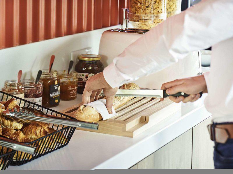 BDC6DA03BDBF5849F49A2FA176961525