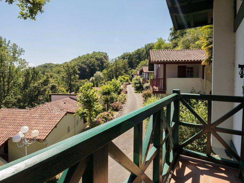 4389B5CAFEBD9AFC91361DF93D92BBE9