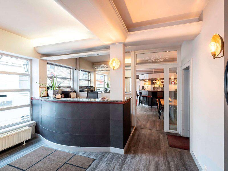 AAEDC76E73782582F6193AD7E4F5944A