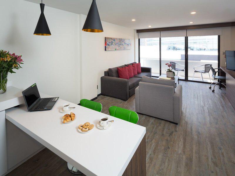 AC73BF3B99A1540D2D136D5F3BD81647