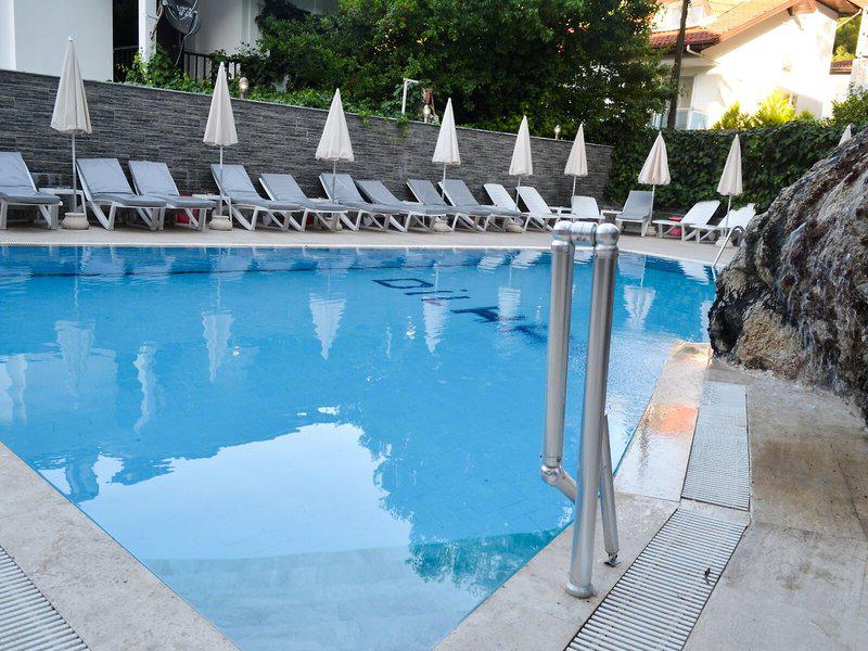 5790552CE1158B22E8BDB8355645E10A