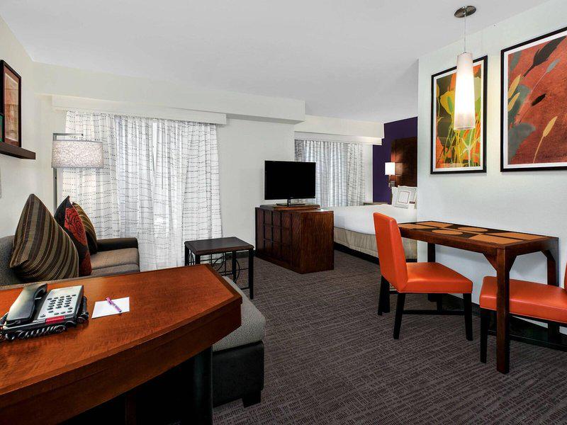 103BDE836E584E87EC071013365B0448