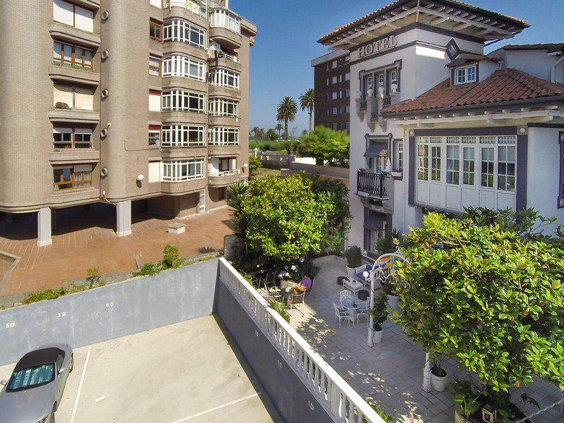 15A8F6AC4656D698004451EA54C075CA