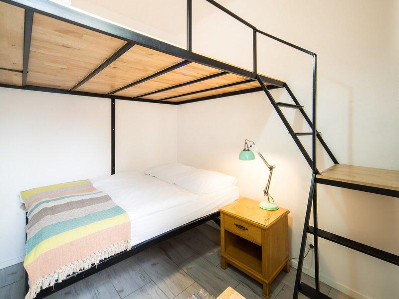 F3DE3BB7DFCFD8E0D21D4D3C6847456D