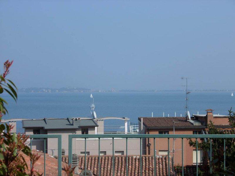 B0E56454D169D93123D4D03A41989DBE