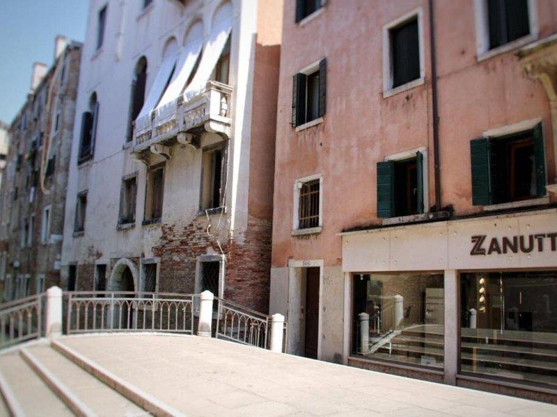 EF8ED50615BAE461428A37B5D1CD1FF2