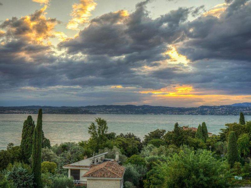 2A6D2ED7CE375C41B868E9BE16E4773B