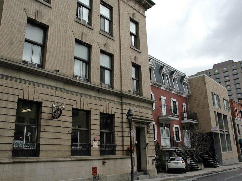 EAB9F8A946818134C7A218319A91D403