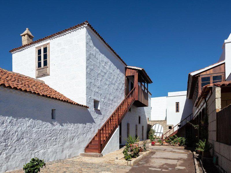 5CB1E74E6704A3990D7301B651B9DD4E