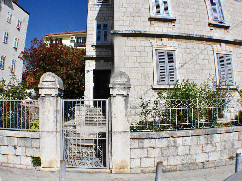 EE316F739426FCD0FB70ABB20D5536B1