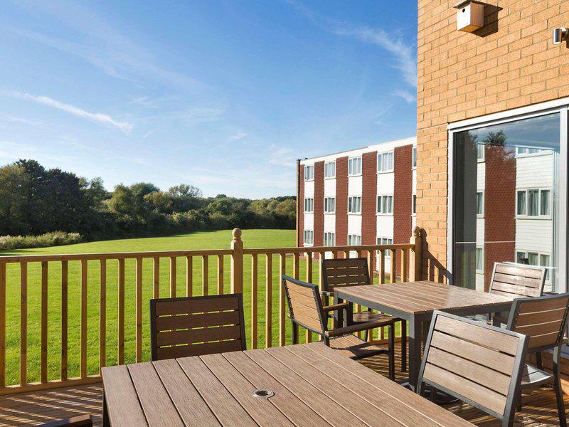 882005AB1FFC7F99D6E1A3975921D742