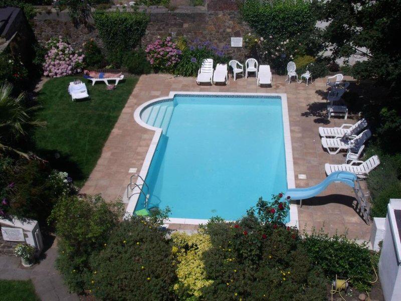 CFE5055A98E31992B5AF607CEB7FBBD6