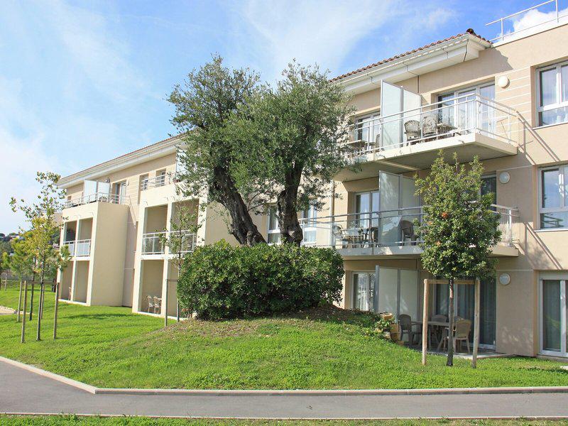 FBB670B1004499EE31503636D4EA66B7