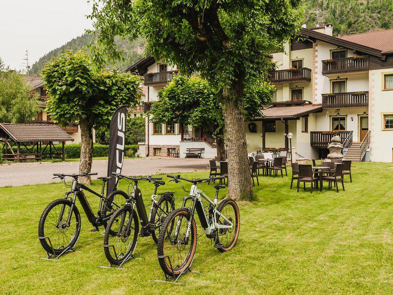 CB9E175422521E1E6A626ACB3133F16A