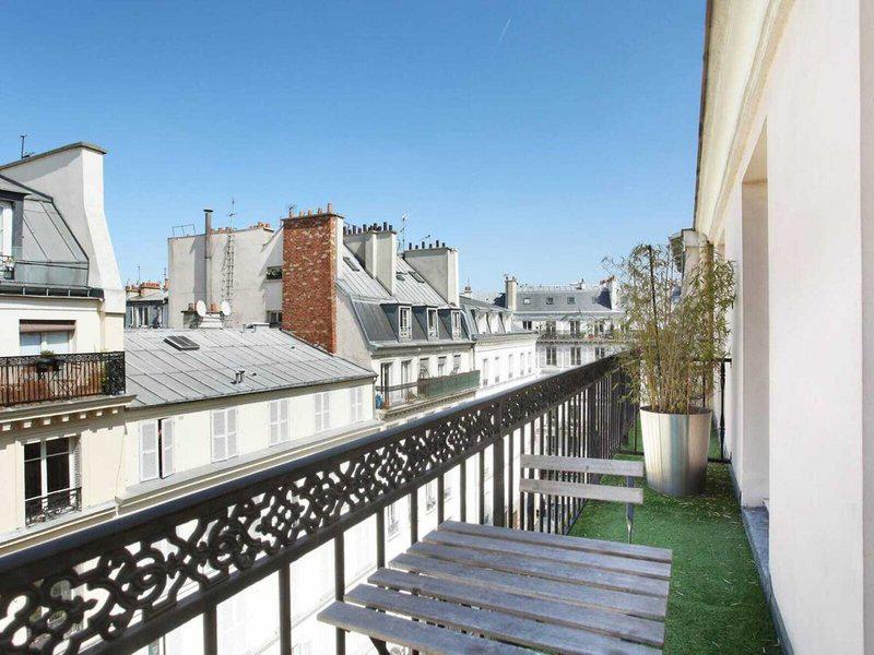 0B090353087200C50A2F05B4B51CF55A