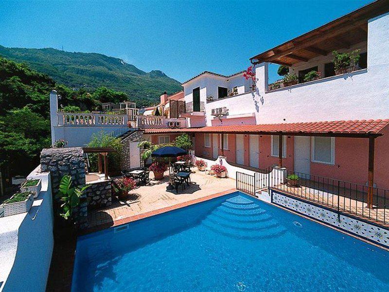 15DA0238C789A5E7B3B3818C0E1E4B92