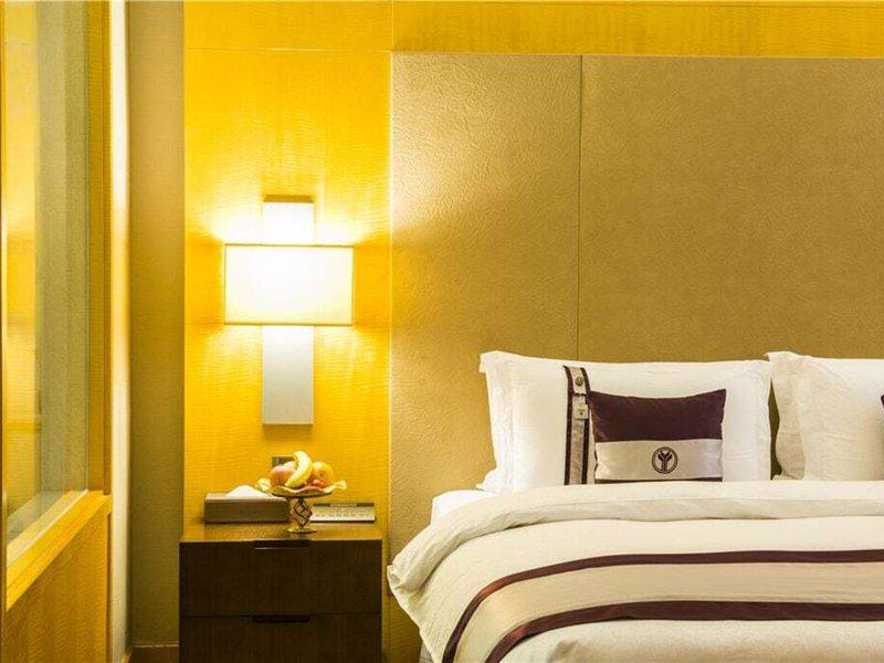 6FFC978CF63AC9B61F79A1BBE1B50008