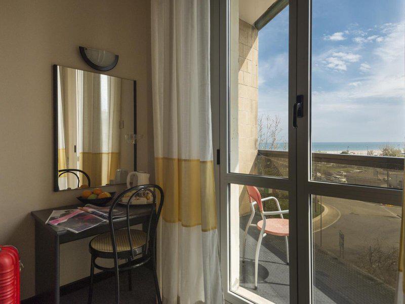 FFEF81A1C409562BC8E785403B1B11A0