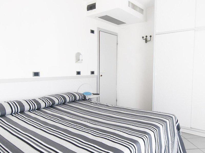 241370EE6D90E01F321B2788E02FBD37