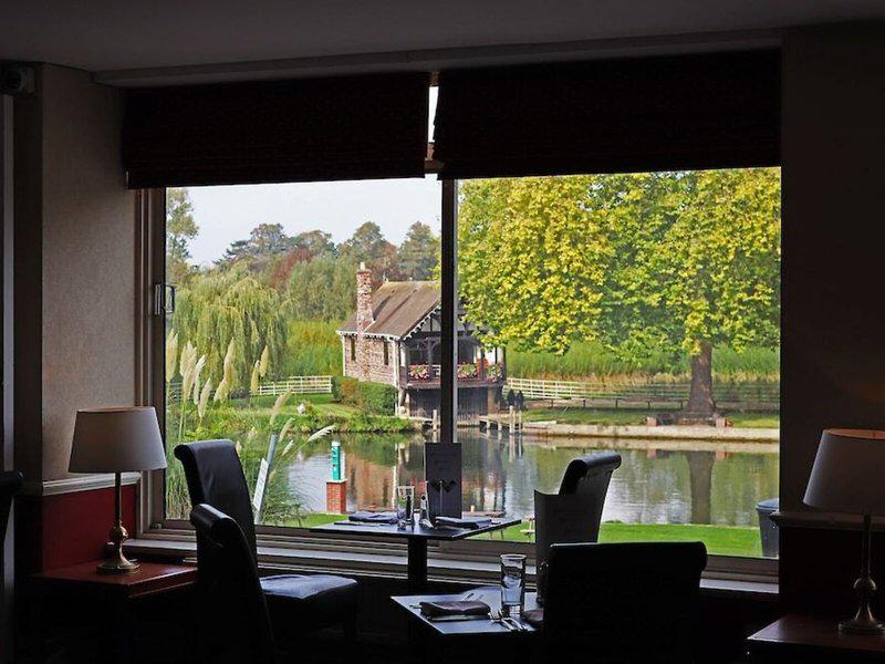 ACFF7340E82DDEF68BDA49059AAE65BD