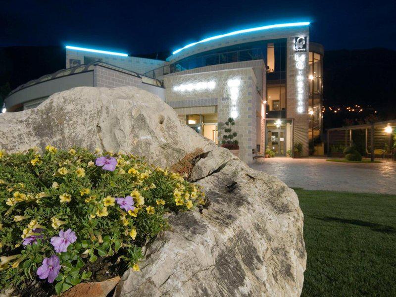 D1E197E2E5BA21A0C2C0C0F8A135979F