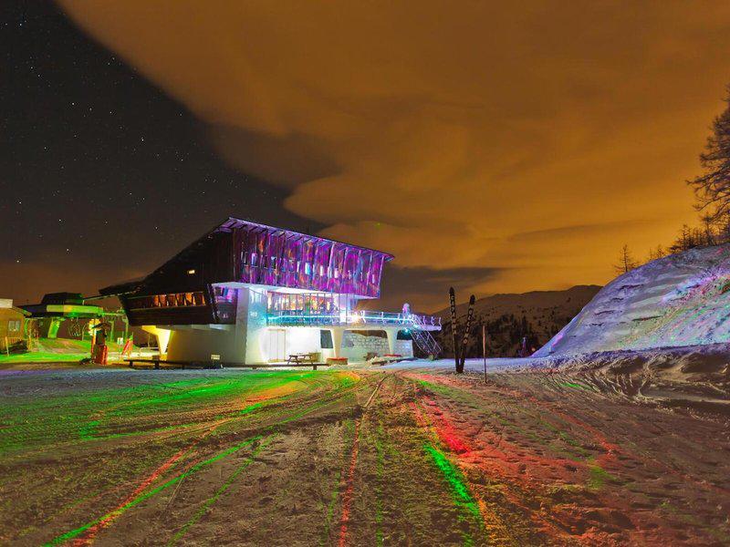 B9BD71209C9F0F578F3F64C5C4C1642D