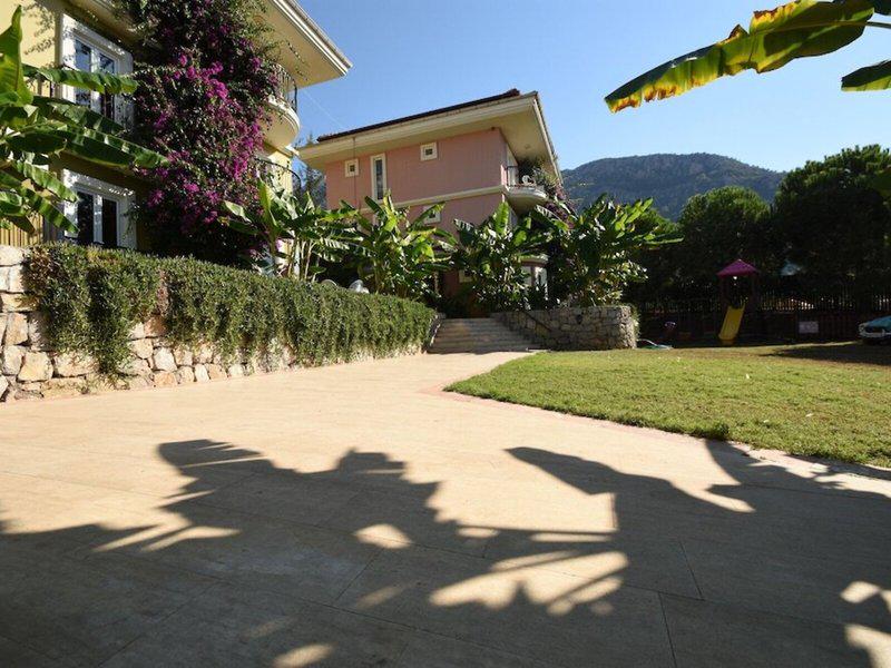 5C7311F44F1FFBA6FECF99C05A07E784