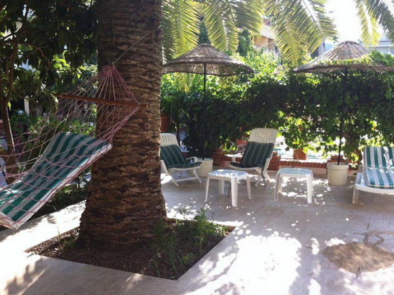 865AF6313A0AEDA0FD1A9D5D047AA38B