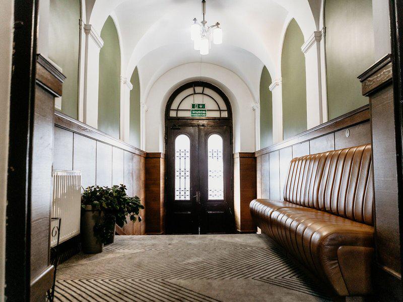 A9DE050EB59F60775E53925D5320A8AD